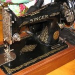 Vintage Singer sewing machine image